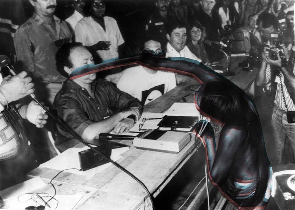 Altamira, Pará, fevereiro de 1989: num ginásio lotado, Tuíra executa seu emblemático gesto político contra a face do homem do Estado. A imagem circula o mundo.