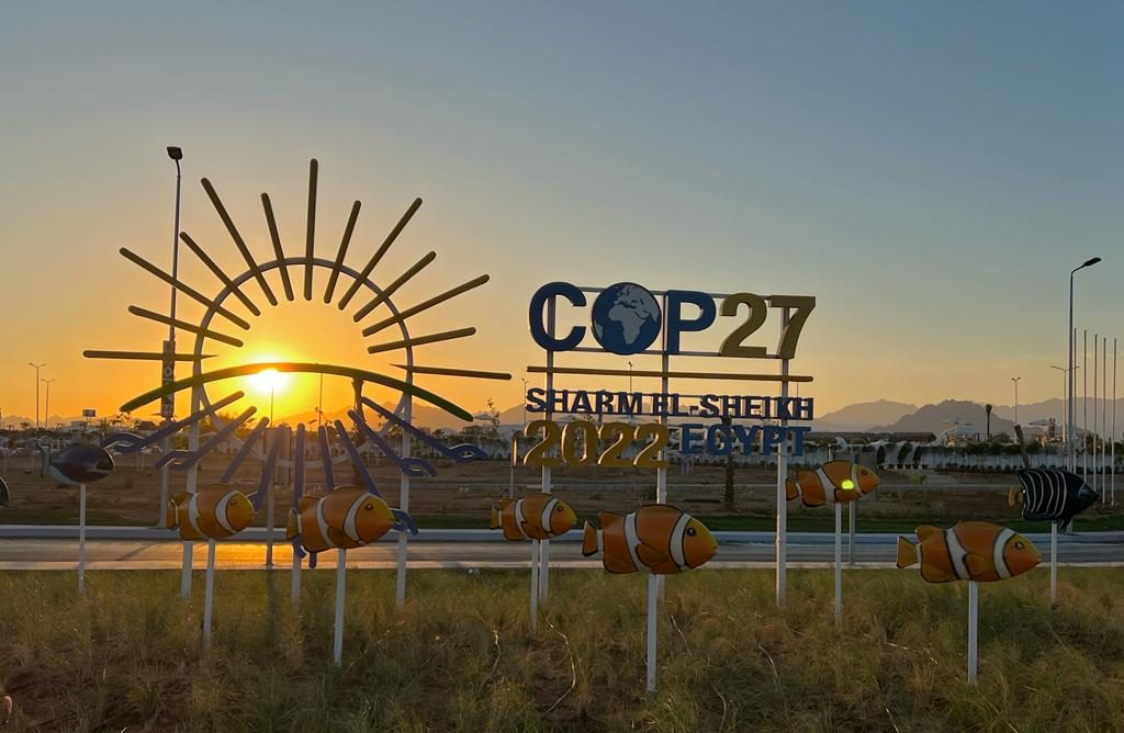 foto do painel de entrada do evento COP 27