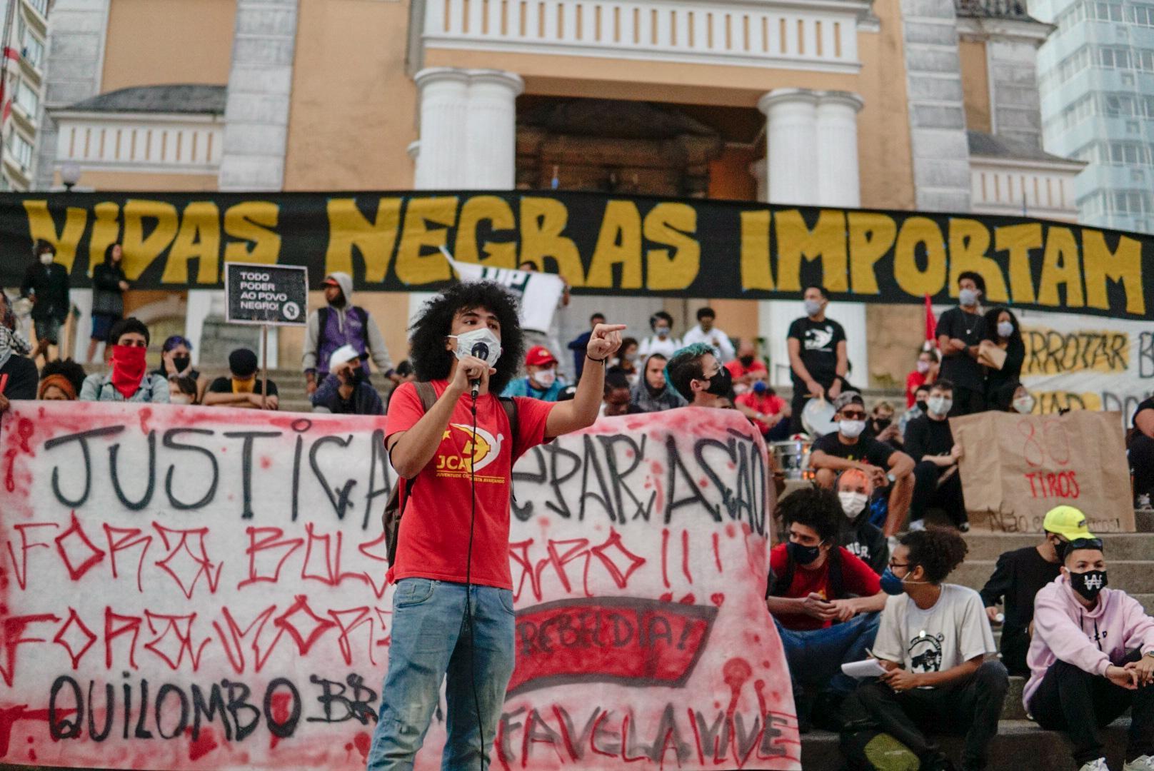 Artur em manifestação na cidade de Florianópolis, SC. Foto: arquivo pessoal.