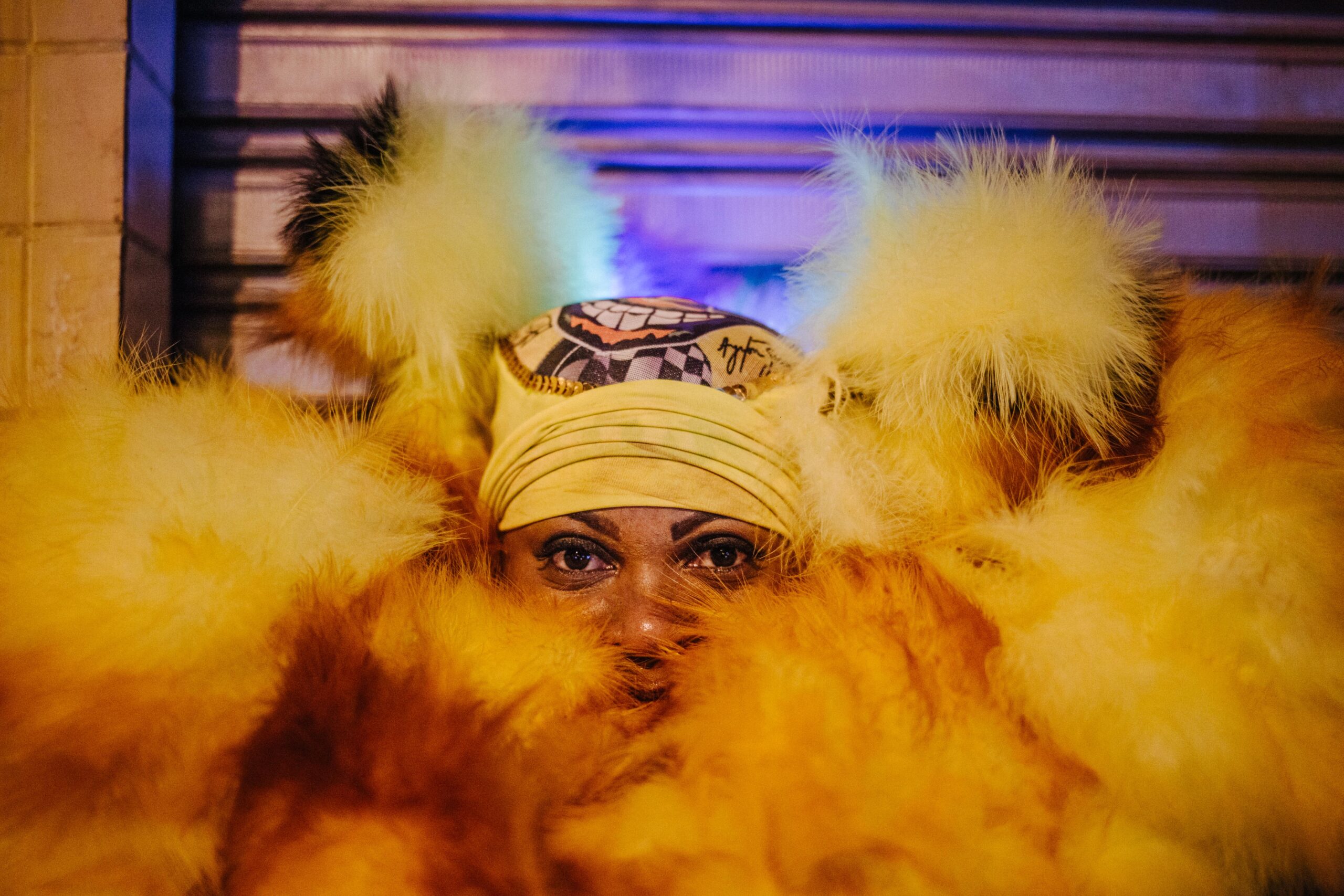 Bate Bolas, tradição cultural dos subúrbios do Rio de Janeiro, são um espetáculo no carnaval carioca - Rio de Janeiro - 2020 para Folha de SP l Foto: Tuane Fernandes/Escola de Ativismo/Todos direitos reservados