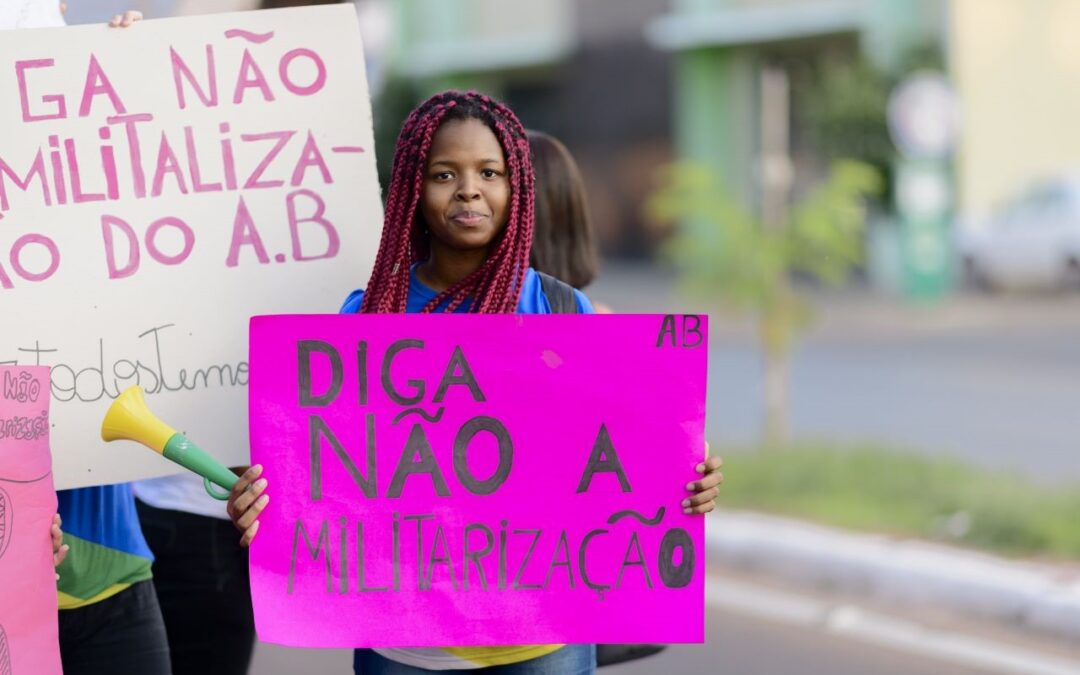 Como as escolas militarizadas contrariam a constituição — mas também o que é educação