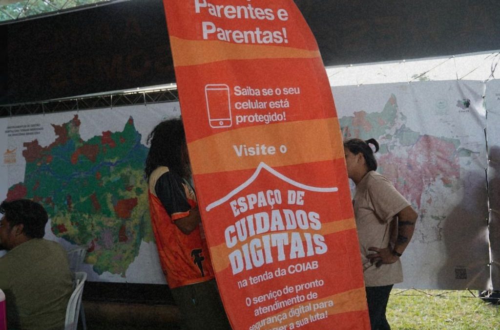 Tenda de Cuidados Digitais fortalece a segurança de lideranças e ativistas no Acampamento Terra Livre