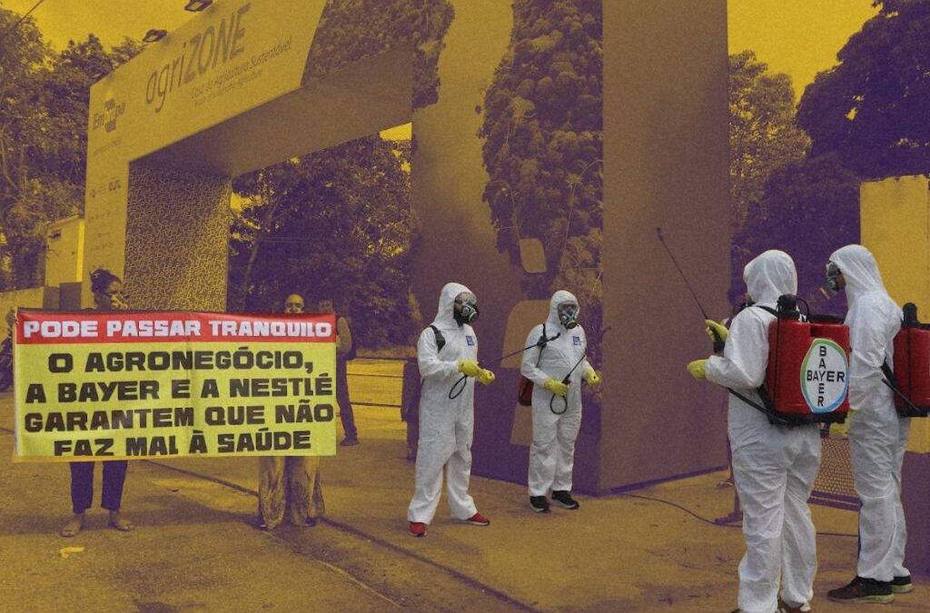 Ativistas “pulverizam” entrada da Agrizone em protesto contra agrotóxicos no Cerrado​